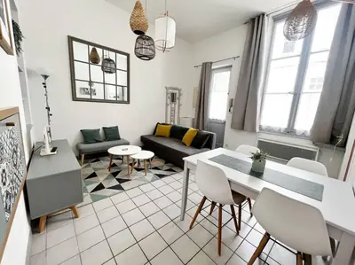 Coin salon dans l'établissement Cour Passy - Centre ville