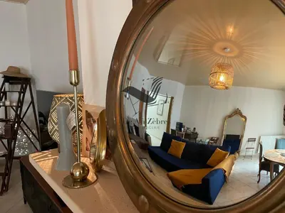 Coin salon dans l'établissement Cocon Bleu - Maison idéalement située avec jardin