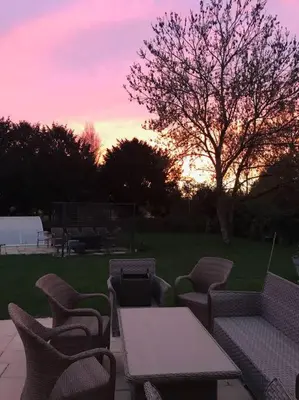 Lever ou coucher de soleil vu de la maison de vacances ou à proximité