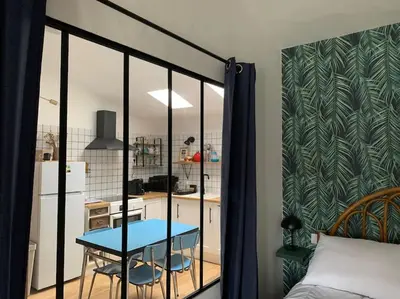 Cuisine ou kitchenette dans l'établissement Charmant T2 très cosy au calme en hyper centre.