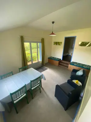 Coin salon dans l'établissement Manot Vacances - Gites en bord de Vienne