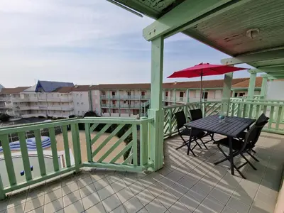 Balcon ou terrasse dans l'établissement Appartement avec Piscine, Tennis & Balcon, Centre-ville Chatelaillon-Plage, 6 Pers, 2 Ch - FR-1-706-17