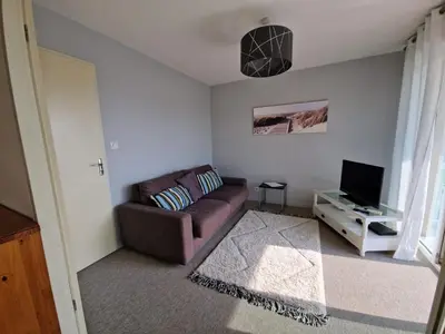 Télévision ou salle de divertissement dans l'établissement Appartement avec Piscine, Tennis & Balcon, Centre-ville Chatelaillon-Plage, 6 Pers, 2 Ch - FR-1-706-17
