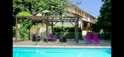Piscine de l'établissement Les Roseries Boutique Gite ou située à proximité