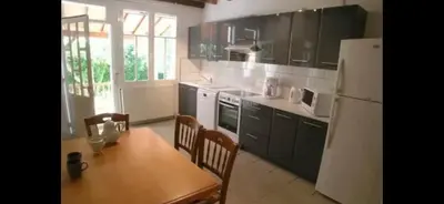 Cuisine ou kitchenette dans l'établissement Les Roseries Boutique Gite