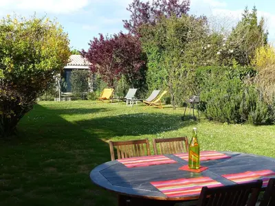 Jardin de l'établissement Maison entre vieux port et Minimes