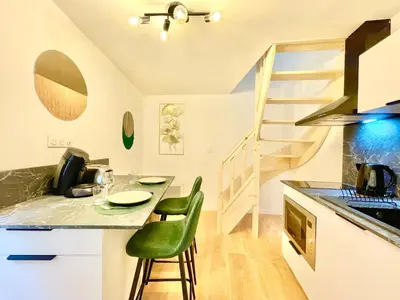 Cuisine ou kitchenette dans l'établissement Niort - Hyper-Centre - Appartements en Duplex ou Triplex - Wifi Fibre - NOUVEAU