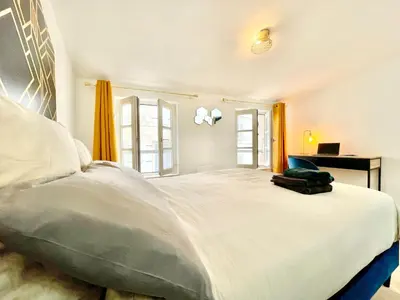 Un ou plusieurs lits dans un hébergement de l'établissement Niort - Hyper-Centre - Appartements en Duplex ou Triplex - Wifi Fibre - NOUVEAU