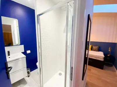 Salle de bains dans l'établissement Niort - Hyper-Centre - Appartements en Duplex ou Triplex - Wifi Fibre - NOUVEAU