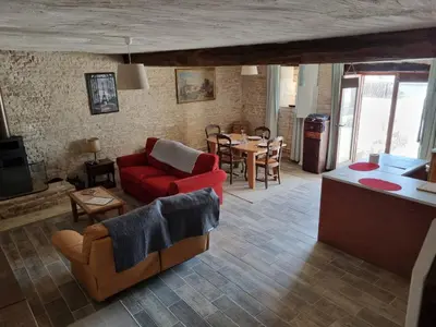 Coin salon dans l'établissement Le verger des noyer Relaxing getaway with private pool