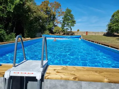 Piscine de l'établissement Le verger des noyer Relaxing getaway with private pool ou située à proximité