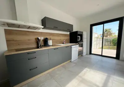 Cuisine ou kitchenette dans l'établissement Maison hyper centre 3 chambres