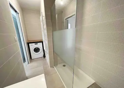 Salle de bains dans l'établissement Maison hyper centre 3 chambres