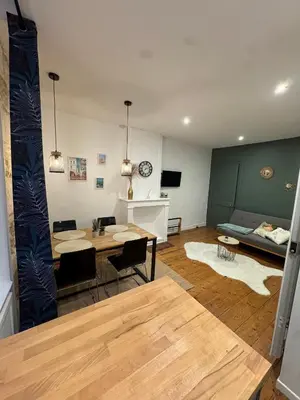 Télévision ou salle de divertissement dans l'établissement ღ Evescot - T2 cosy à deux pas du Vieux-Port