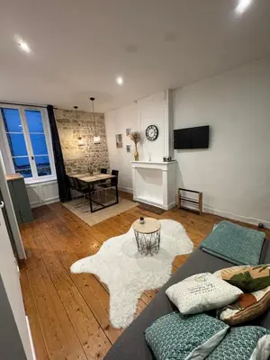 Télévision ou salle de divertissement dans l'établissement ღ Evescot - T2 cosy à deux pas du Vieux-Port