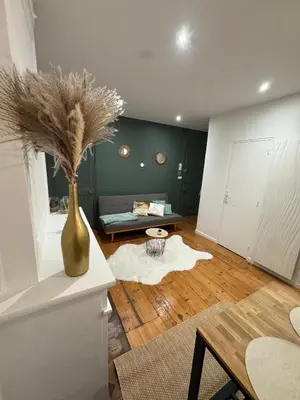 Coin salon dans l'établissement ღ Evescot - T2 cosy à deux pas du Vieux-Port