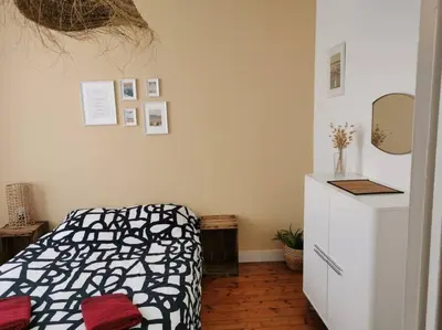 Un ou plusieurs lits dans un hébergement de l'établissement Agréable maison de ville, de 1 à 6 personnes, à 5 min à pied du centre ville de Cognac