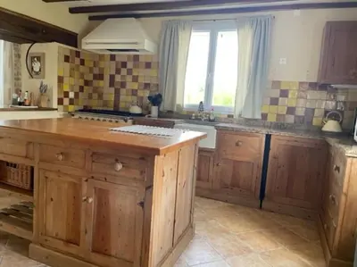 Cuisine ou kitchenette dans l'établissement The charming private Farmhouse at La Grenouillére
