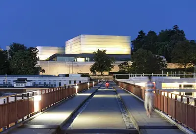 Plan de l'établissement Proche gare et centre-ville de Poitiers Emplacement idéal