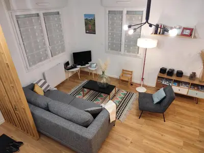 Télévision ou salle de divertissement dans l'établissement Proche gare et centre-ville de Poitiers Emplacement idéal