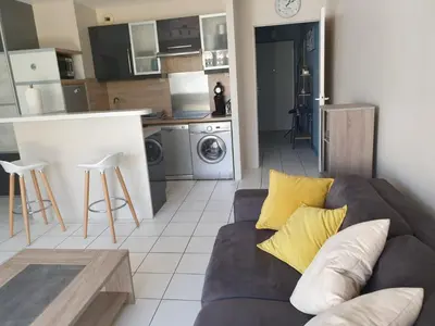 Cuisine ou kitchenette dans l'établissement Spacieux T2 Gd confort jardin et garage privatifs