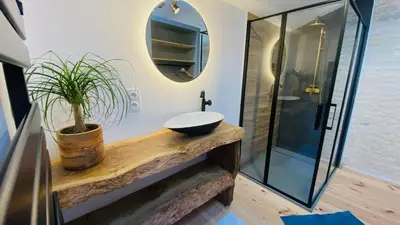 Salle de bains dans l'établissement L'atelier - Duplex Gîte de charme avec Spa La Rochelle