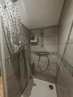 Salle de bains dans l'établissement Jolie Maison au 34 centre-ville