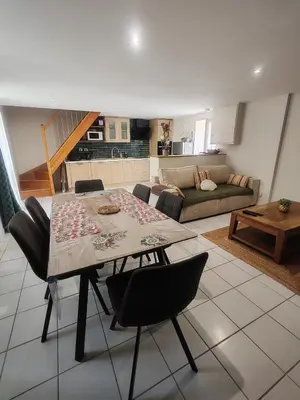 Coin salon dans l'établissement Jolie Maison au 34 centre-ville