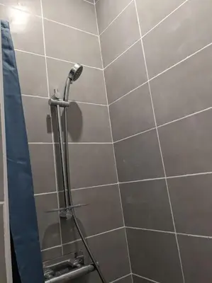 Salle de bains dans l'établissement Appartement le Vigeant