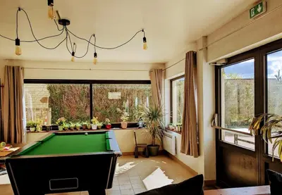 Billard dans l'établissement Appartement le Vigeant