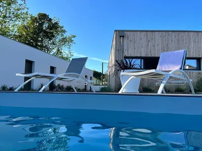 Piscine de l'établissement Entre Mer & Filles ou située à proximité