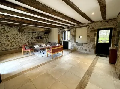 Coin salon dans l'établissement Gîte à la campagne au bord d'un Lac 8 personnes