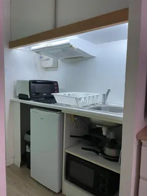 Cuisine ou kitchenette dans l'établissement A -15min à Vélo du vieux Port La Rochelle 4