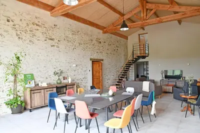 Coin salon dans l'établissement Grande maison de vacances Les Reinettes