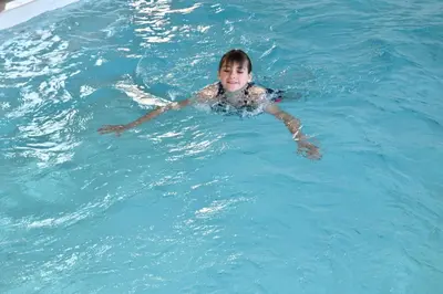 Piscine de l'établissement Grande maison de vacances Les Reinettes ou située à proximité