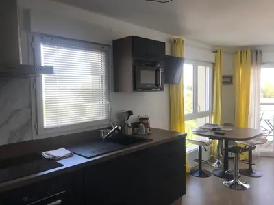 Cuisine ou kitchenette dans l'établissement Le Lodge Park à La Rochelle