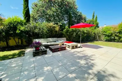 Jardin de l'établissement Spacious cocoon with pool in La Rochelle