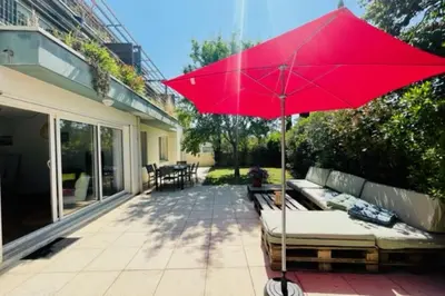 Jardin de l'établissement Spacious cocoon with pool in La Rochelle