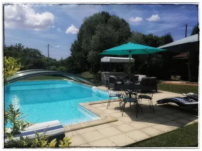 Piscine de l'établissement Une Chambre d'Hôtes dans charmante longère Charentaise ou située à proximité