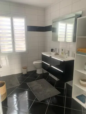 Salle de bains dans l'établissement Chambre indépendante avec piscine