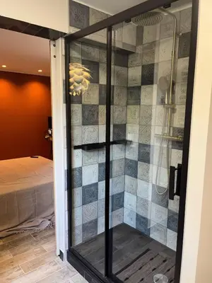 Salle de bains dans l'établissement Les Chambres de Marc