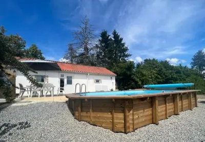 Piscine de l'établissement Le Douillet - The Snug-Couples Retreat ou située à proximité