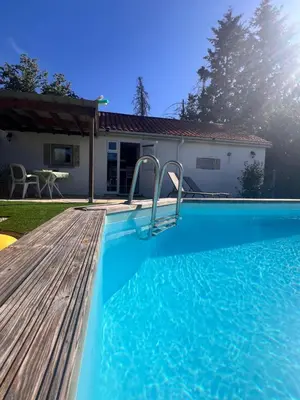Piscine de l'établissement Le Douillet - The Snug-Couples Retreat ou située à proximité
