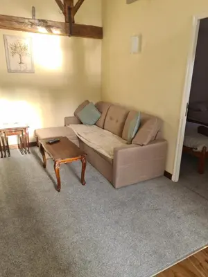 Coin salon dans l'établissement Millstone Gite 1, two bed apartment + shared pool