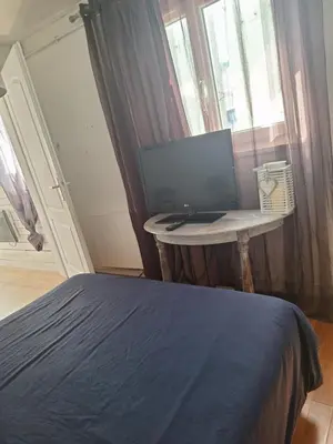Télévision ou salle de divertissement dans l'établissement petite maison 15 mn à pied du marche et vieux port