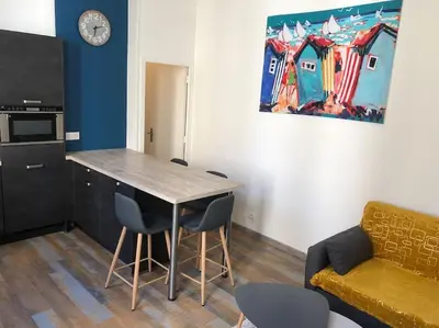 Cuisine ou kitchenette dans l'établissement Appartement vu maison Pierre Loti