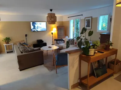 Télévision ou salle de divertissement dans l'établissement Sainte Soulle