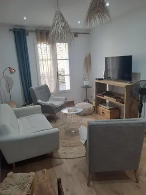 Télévision ou salle de divertissement dans l'établissement Maison dépaysante au calme Soyaux Angoulême