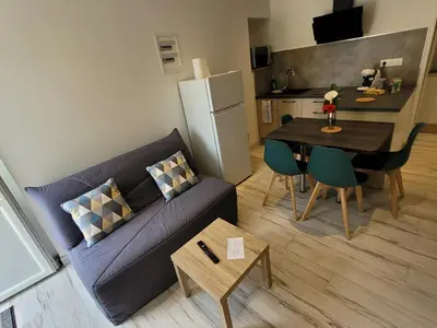 Cuisine ou kitchenette dans l'établissement Appartement récemment rénové