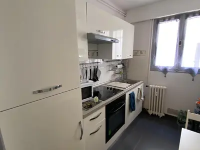 Cuisine ou kitchenette dans l'établissement Le P'tit Gris